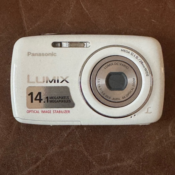 Panasonic Lumix DMC-S3 Digital Camera Excellent. 14.1 MP 24mm